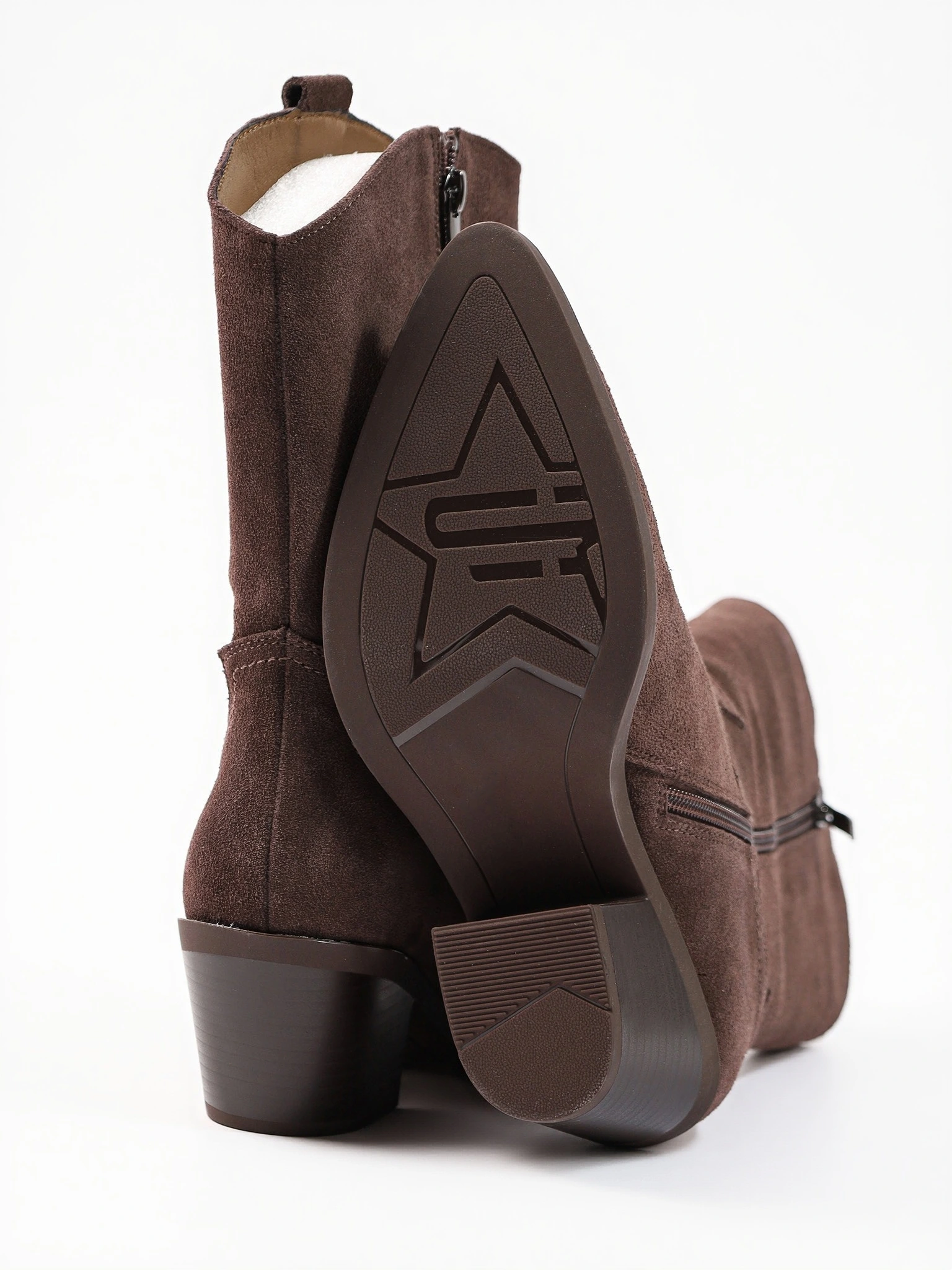 Сапоги-казаки укороченные  темно-коричневого цвета из натуральной замши